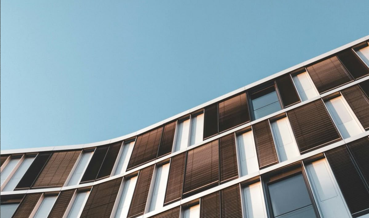 Системы обслуживания фасадов: когда безопасность работает на экономику проекта